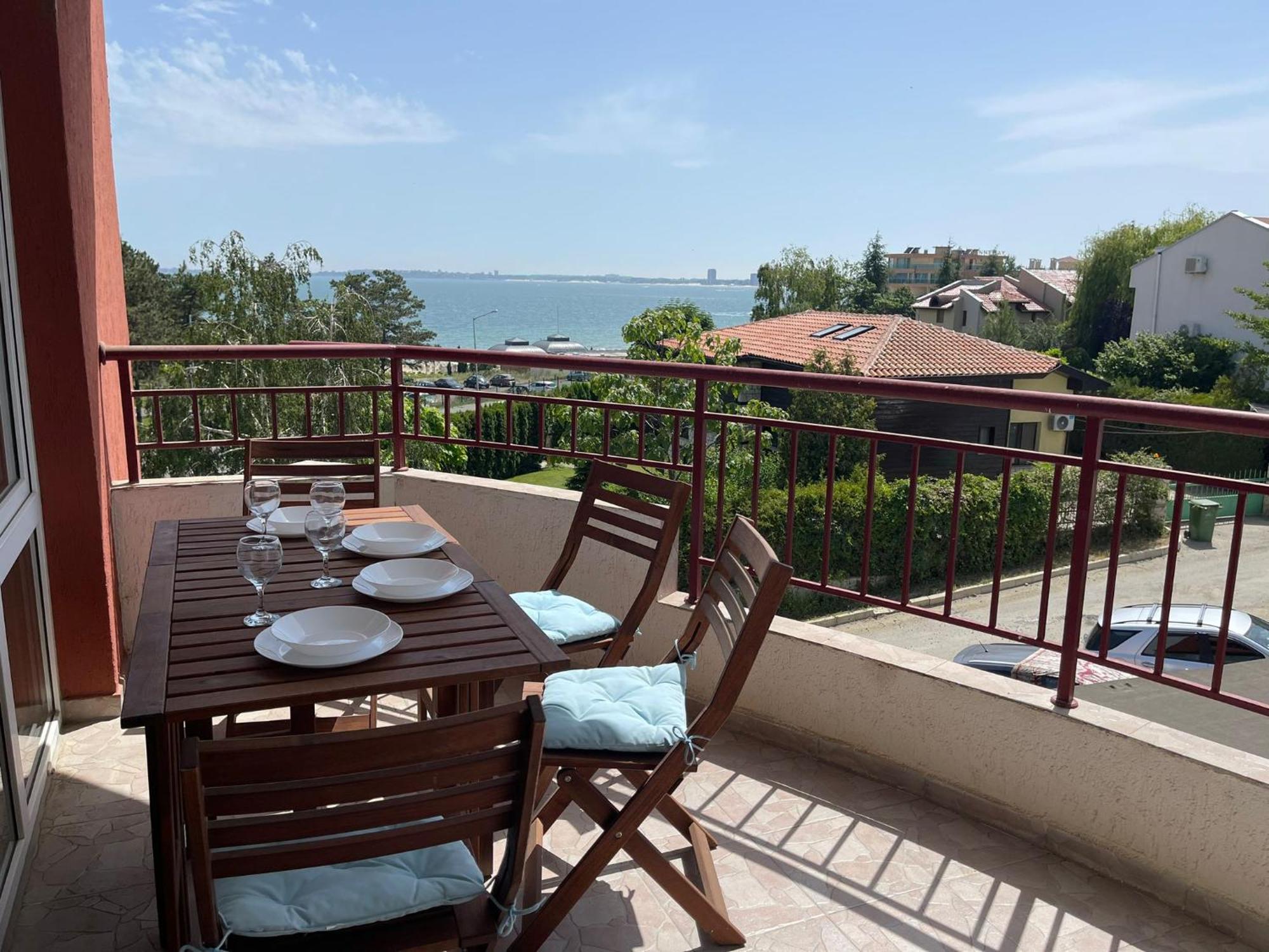 Green Fort - Prestige Sea Viev Apartments Pantai Sunny Bagian luar foto