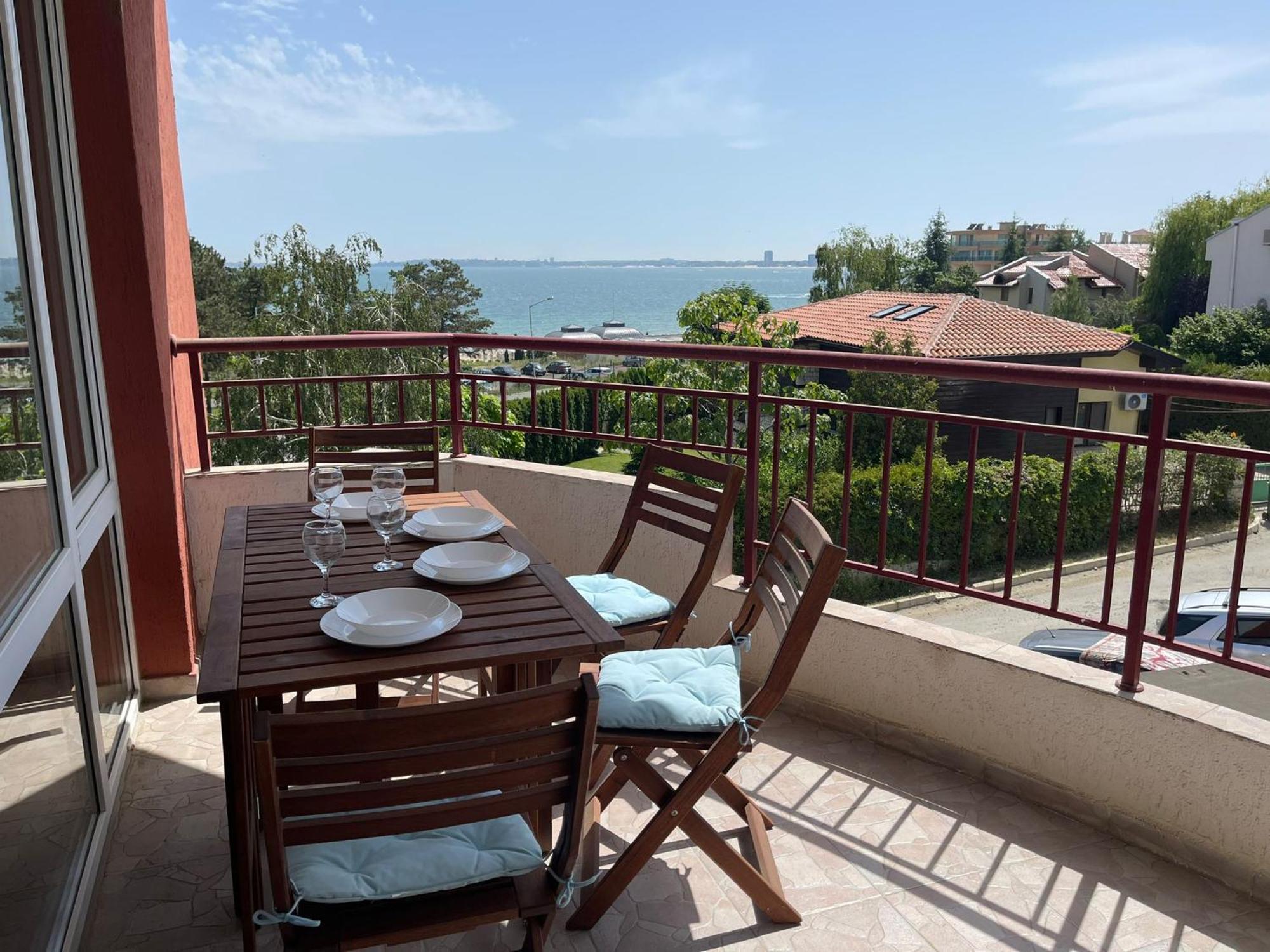 Green Fort - Prestige Sea Viev Apartments Pantai Sunny Bagian luar foto
