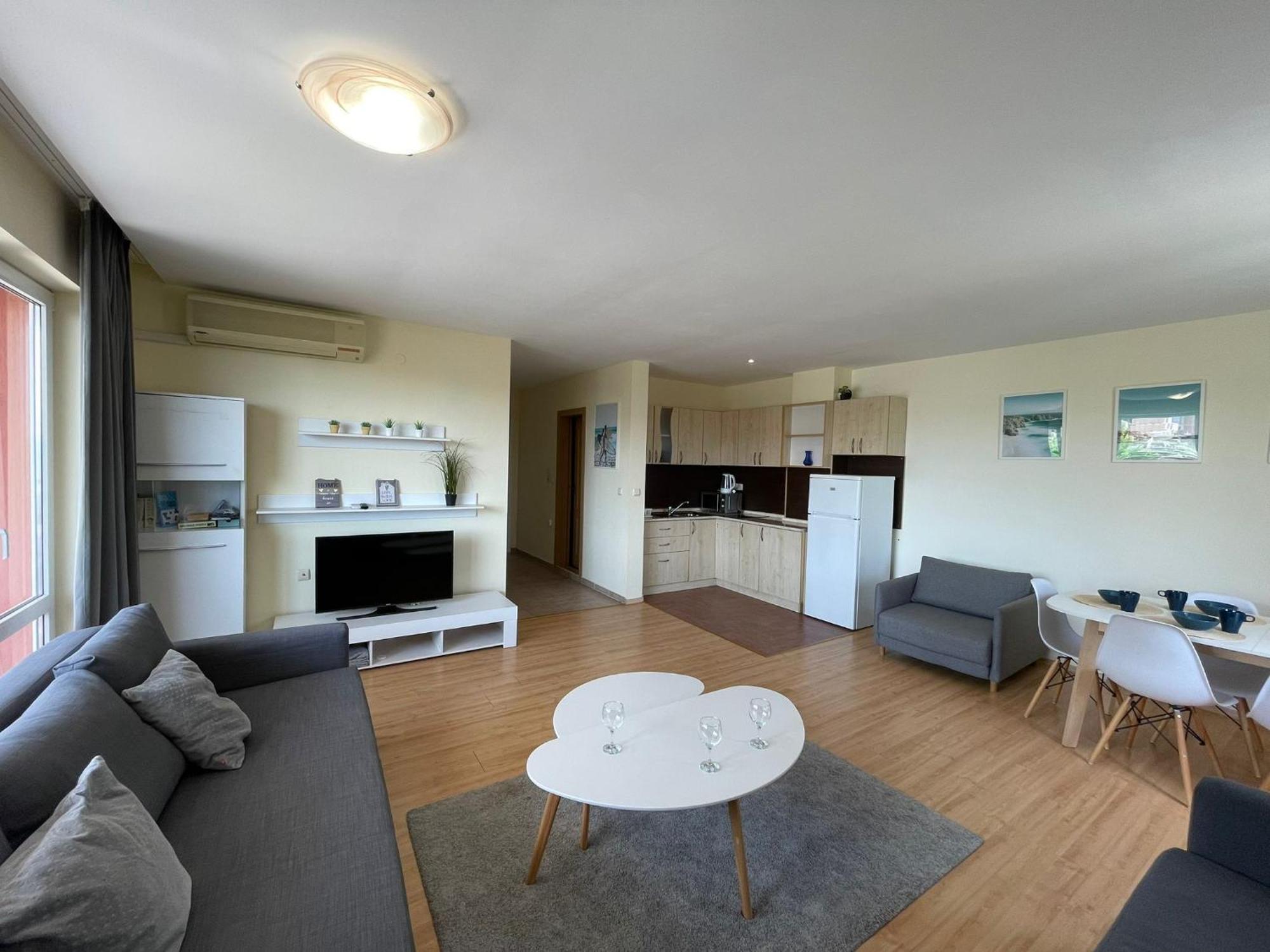 Green Fort - Prestige Sea Viev Apartments Pantai Sunny Bagian luar foto