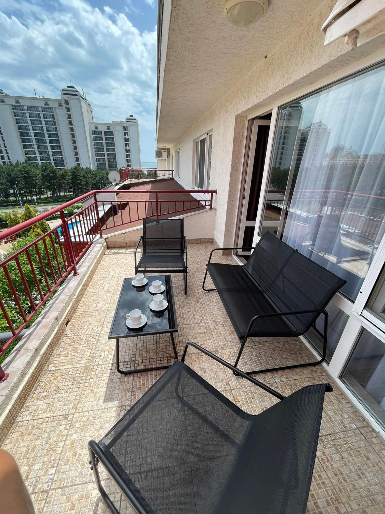 Green Fort - Prestige Sea Viev Apartments Pantai Sunny Bagian luar foto