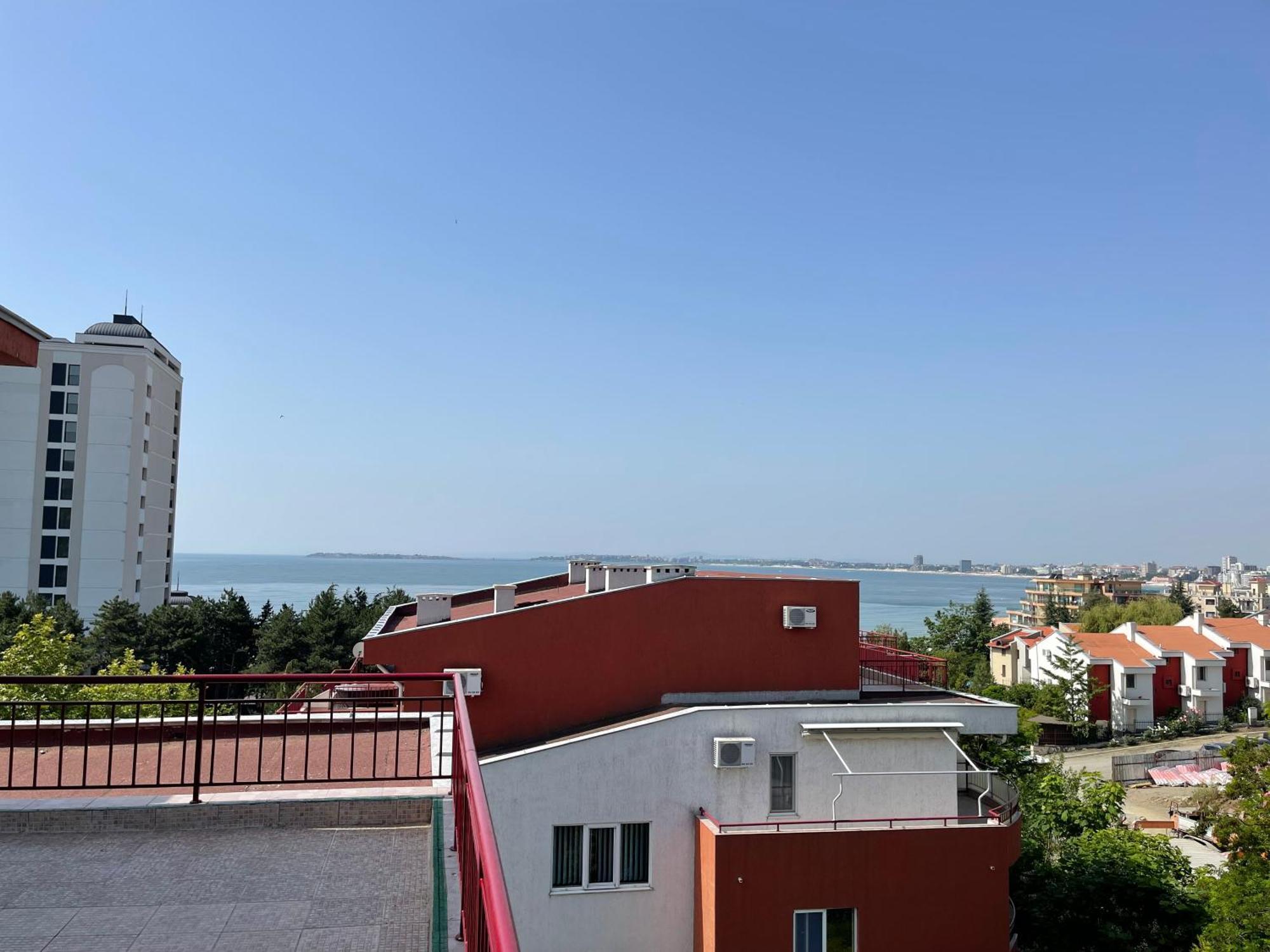 Green Fort - Prestige Sea Viev Apartments Pantai Sunny Bagian luar foto