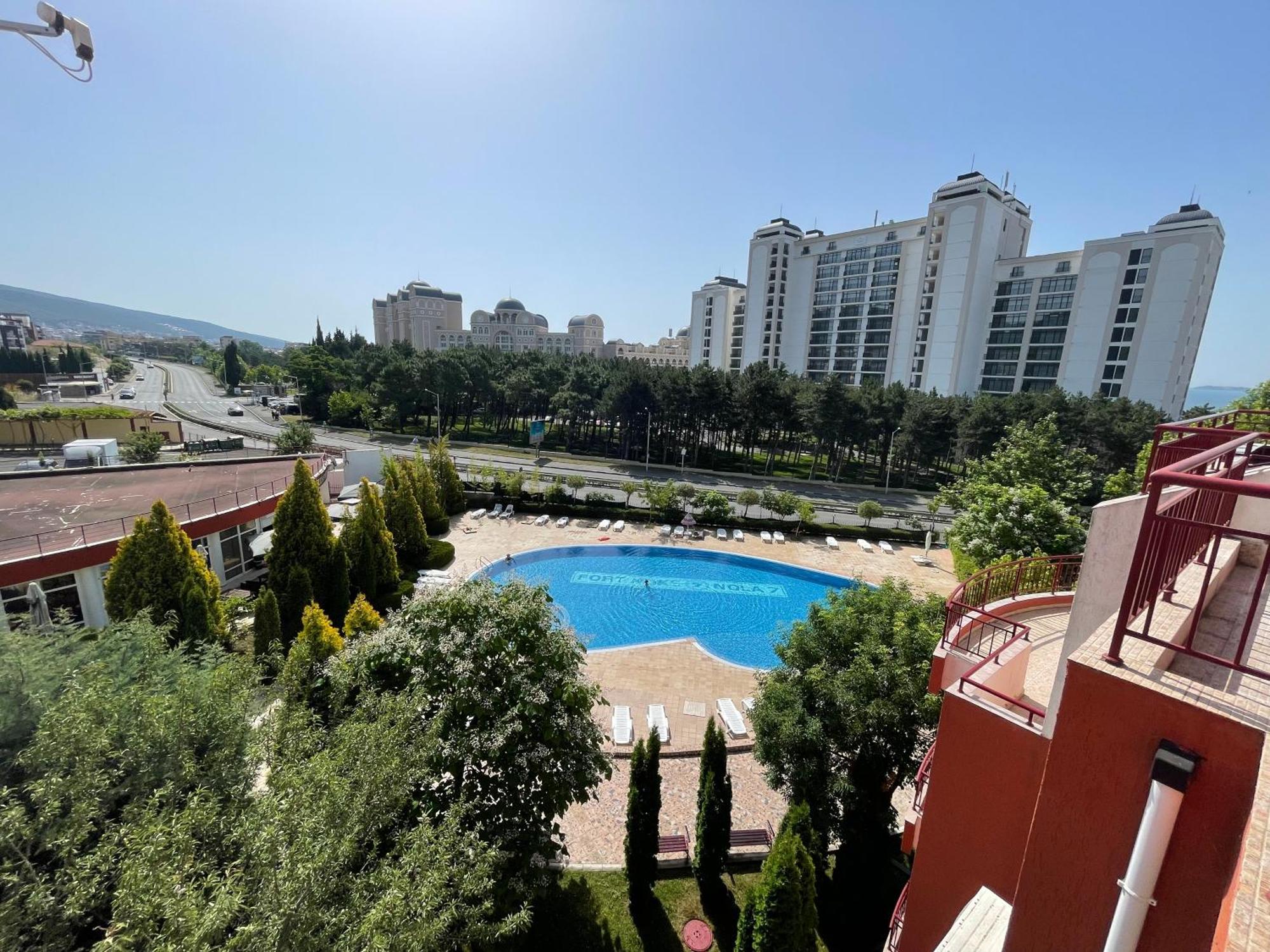 Green Fort - Prestige Sea Viev Apartments Pantai Sunny Bagian luar foto